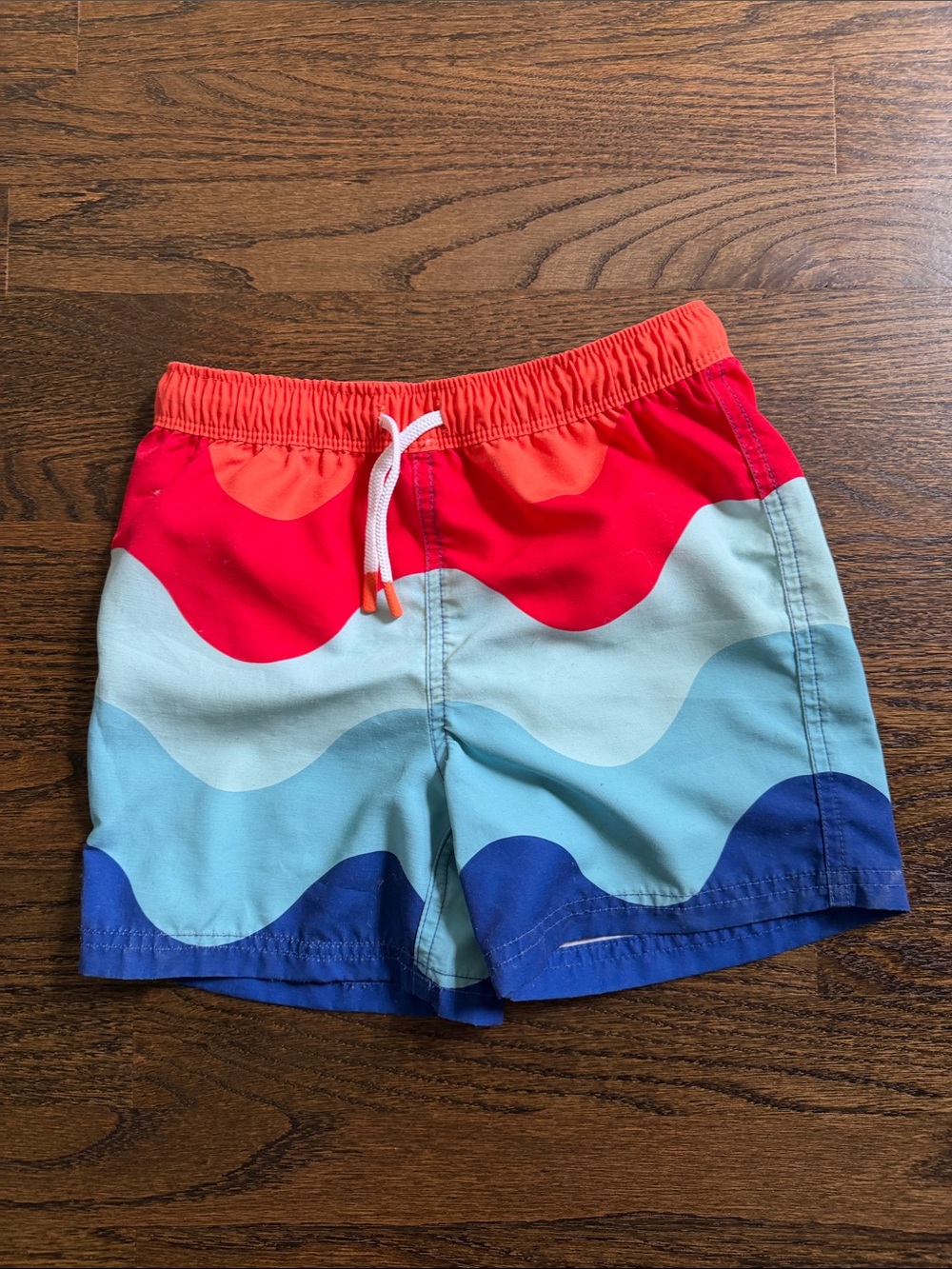 Mini Boden Red, Light Blue & Navy Wave-Print Swim Trunks